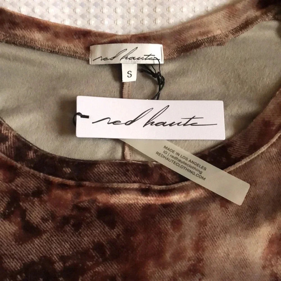 NWT Red Haute Velour Basic Crew Tee Small - Picture 9 of 11